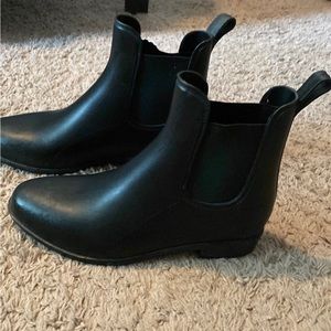 Ankle rain boots